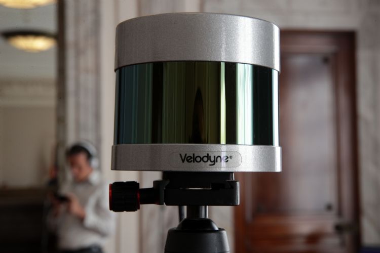 Velodyne、Luminar、Ouster、Aeava、Innoviz等都是知名激光雷达厂。图为Velodyne的激光雷达。法新社