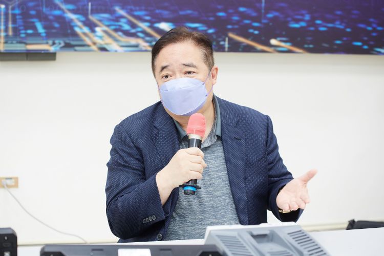 由慧荣科技总经理苟嘉章代表发出正式出面通知，驳斥迈凌日前终止合并协议的主张，将请求重大赔偿责任。李建梁摄