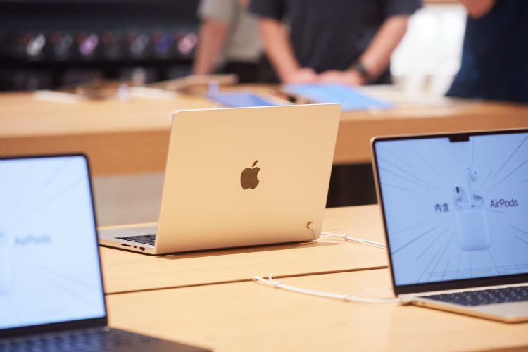 苹果发表新款MacBook Pro，据传MacBook Air下半年将推出，续推Macbook成长。李建梁摄