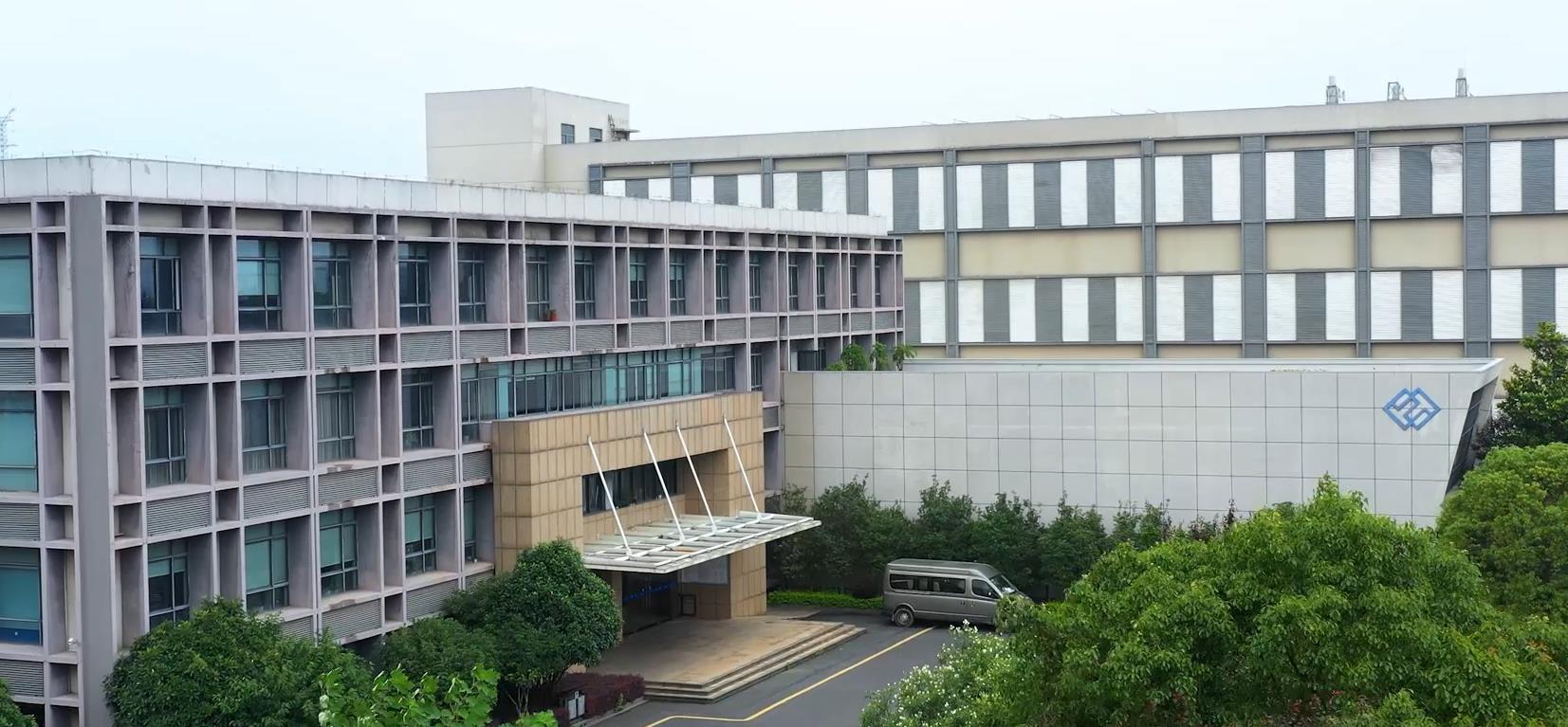 长信科技：积极推动比克电池加快通过IPO