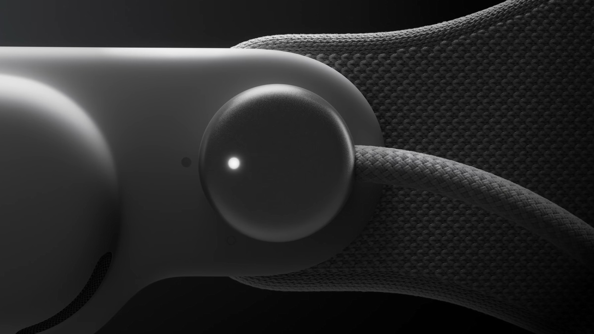 Apple Vison Pro采用磁吸充电接口，支持外接充电宝供电，可实现2小时续航-充电头网