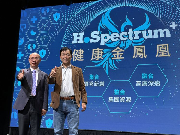 鸿准投资长洪伟仁（左）与H.Spectrum+CEO魏义旻（右）。杜念鲁摄