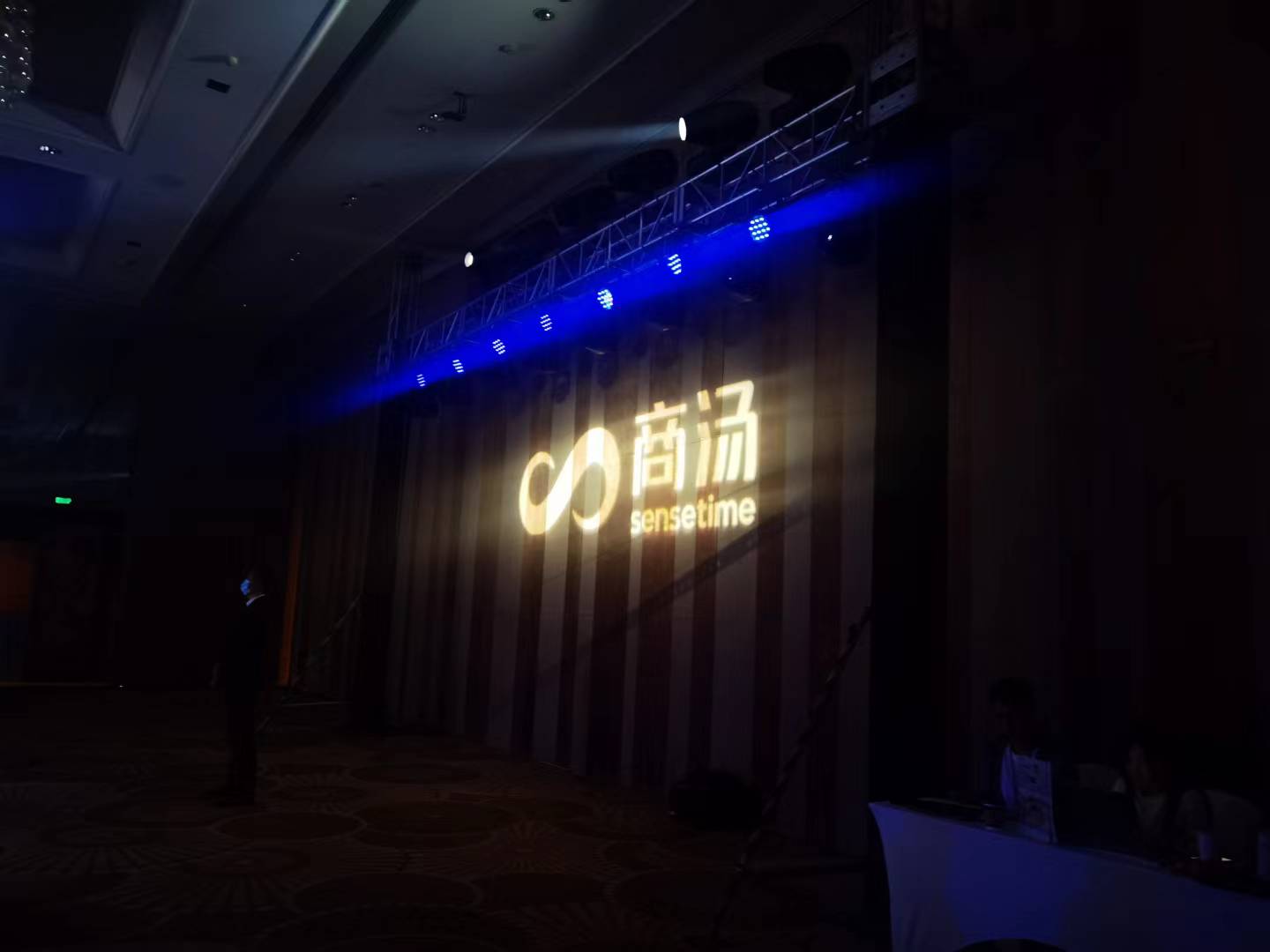 商汤科技2022年实现营收38.09亿元，净亏损达60.93亿元