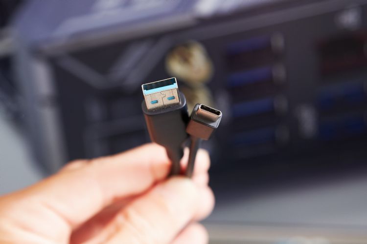 印度将跟进欧盟，要求移动设备2025年前统一为USB-C充电埠。李建梁摄