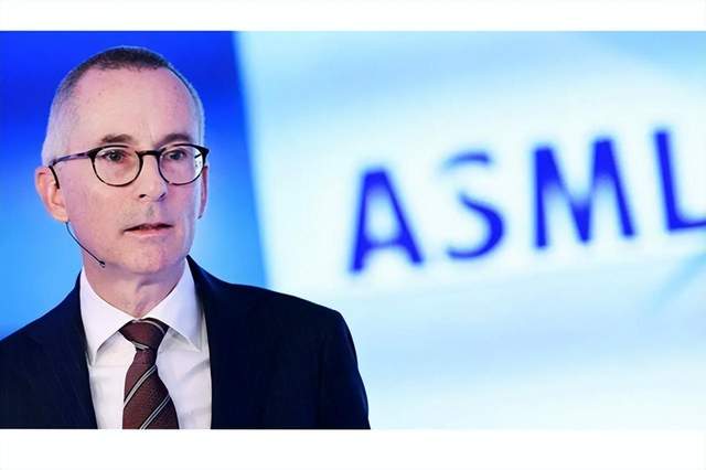 摊牌了？ASML开始硬气了，将加速向中国交付光刻机，硬杠美国