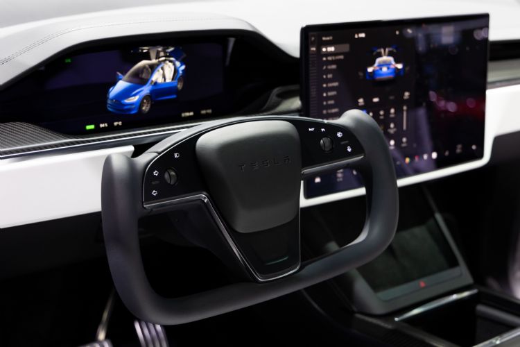 Tesla近期不到一个月内，三度调涨部分电动车型售价。彭博