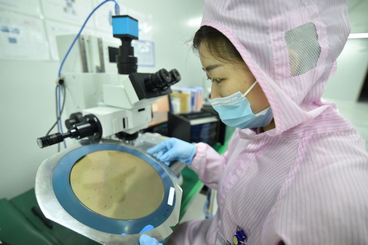 美国压制箝制国内半导体发展，犹如温水煮青蛙，重创国内半导体自主化大计。法新社