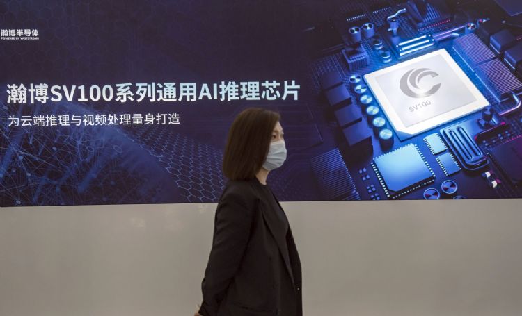 ChatGPT为国内AI芯片业者带来机运，但须先面对亏损危机。法新社