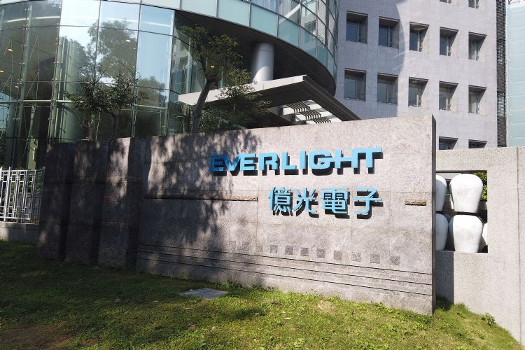 4Q22淡季低压垄罩 亿光车用、高端光耦拼市占成长
