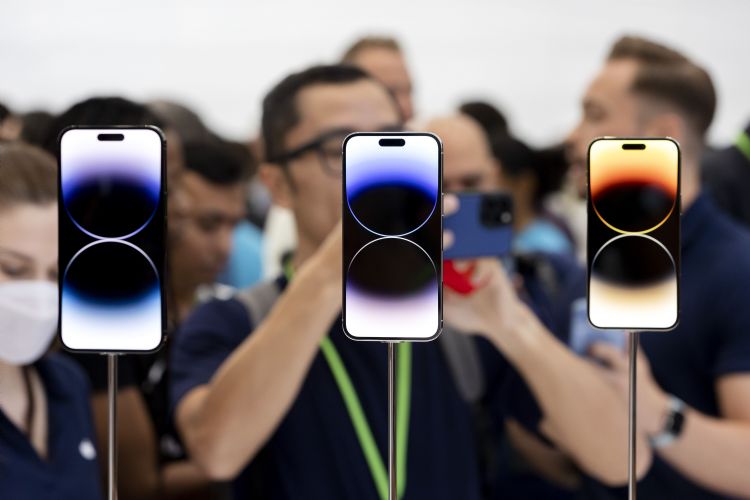 传预计2023年下半推出的苹果iPhone 15系列，OLED面板供应仍由两大韩厂主导。法新社