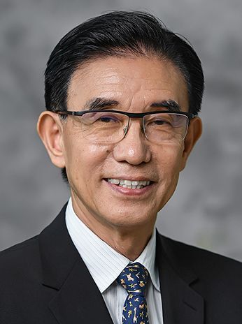 中微半导体包括董事长兼CEO尹志尧在内，共有7名现任高端管理职与核心研究人员是美国公民。中微半导体