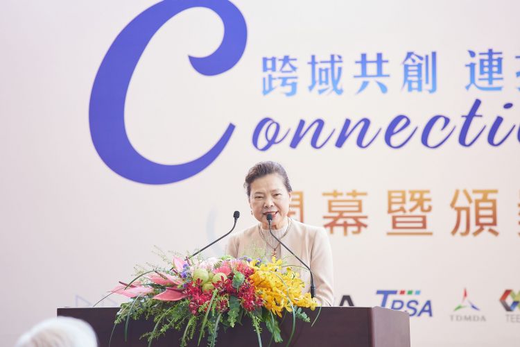 面对国内面板业的低价竞争，经济部认为面板产业需发展高附加价值产品，才能在全球竞争下弯道超车。图为经济部长王美花。李建梁摄