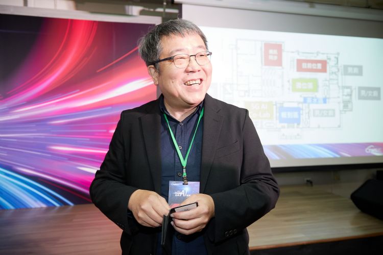 DIGITIMES副总黄逸平认为，优势产业/场域产业链的虚拟垂直整合，是台湾在AI时代中的重要方向。李建梁摄（数据照）