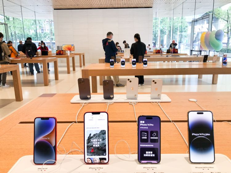 苹果预计9月登场的iPhone 15 系列新机，按尺寸规格不同，将有4 款机型。李建梁摄（数据照）