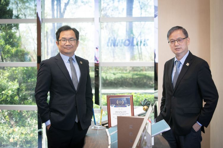 睿生总经理李志圣（左）与群创总经理兼睿生董事长杨柱祥（右）相识超过25年。符世旻摄