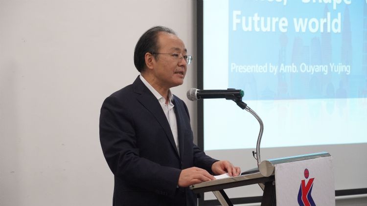 国内驻马来西亚大使欧阳玉靖出席大使论坛活动。国内驻马来西亚大使馆