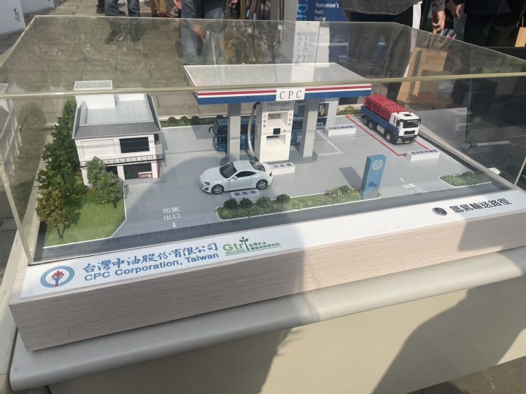 图为中油加氢站示意模型。舒能翊摄