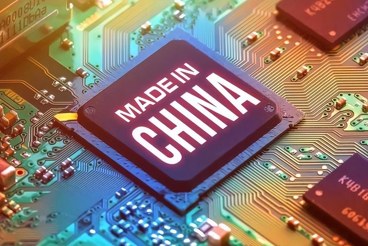 中国芯片专利是美国的两倍，美国芯片顶不住了，无奈倒戈
