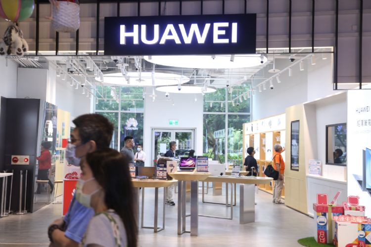包括华为在内可能会危害国家网安的产品，许多公家机构已禁用。符世旻摄