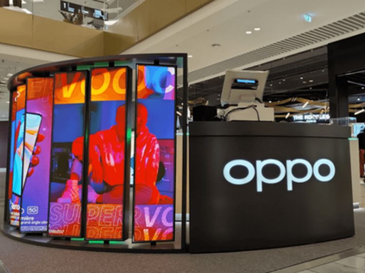 OPPO曾在法国购物中心开设展示柜位。OPPO