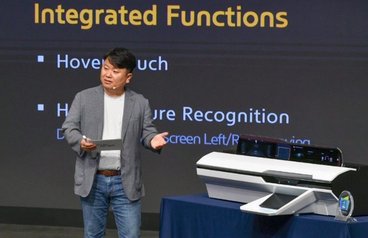 现代Mobis于2023 Media Tech Day展示旋转式屏幕技术。现代Mobis
