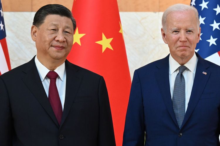 国内收紧镓、锗相关产品出口限制，被广泛视为对美国及其盟国对国内先进半导体出口实施限制的报复。图左为国内国家主席习近平、右为美国总统拜登（Joe Biden）。法新社