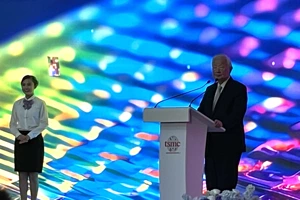 张忠谋期勉台积电：不要走英国海军的路！