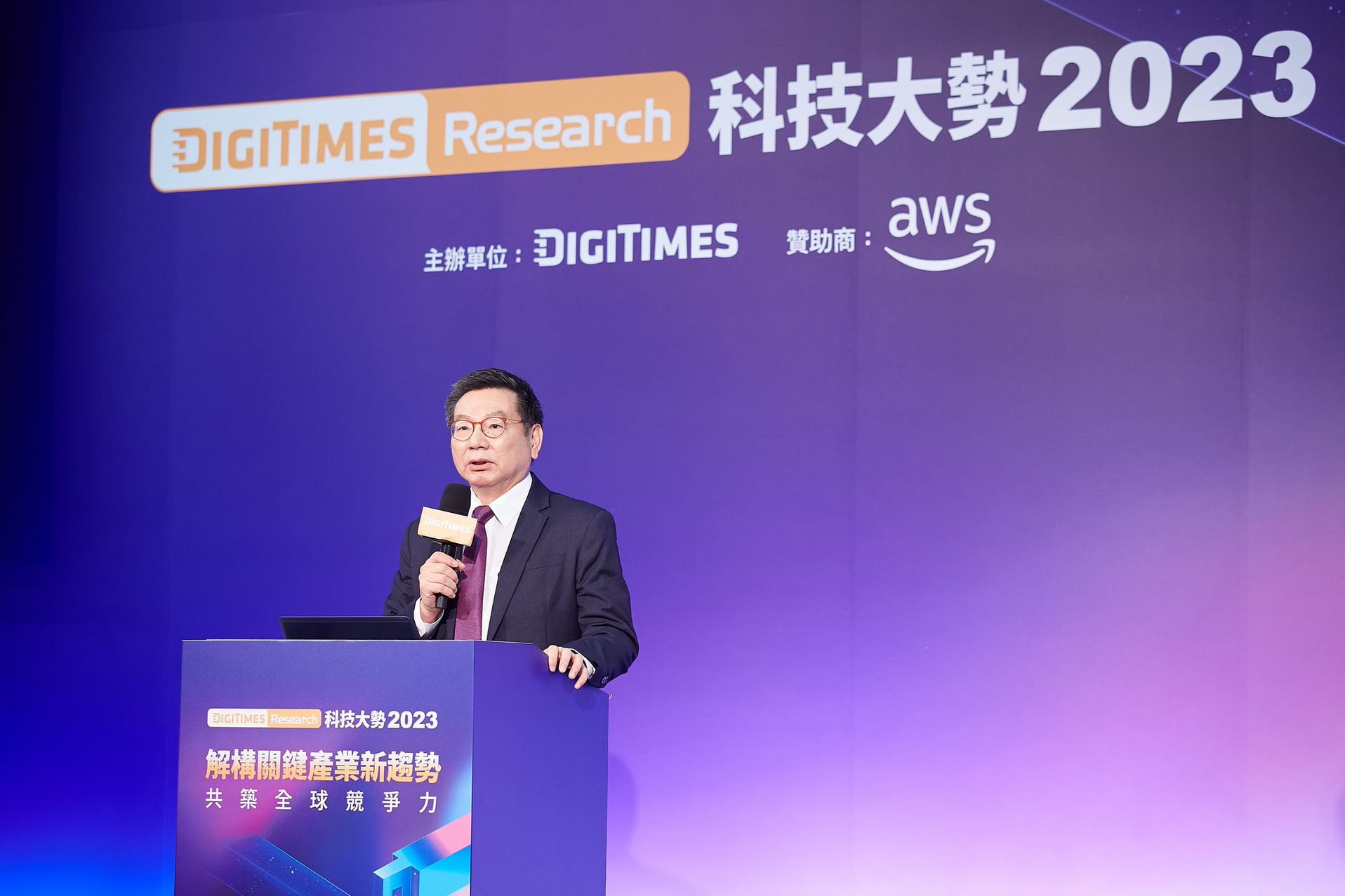 DIGITIMES董事长暨电子时报社长黄钦勇指出，2023年移动市场成长趋缓，但也是台厂业者调整脚步最好的时机。