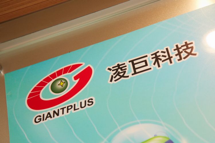 在多数面板厂亏损时，凌巨营运表现相对稳健。李建梁摄