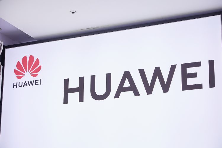 华为于2019年被美国列入实体清单，消费者业务遭受极大冲击。李建梁摄