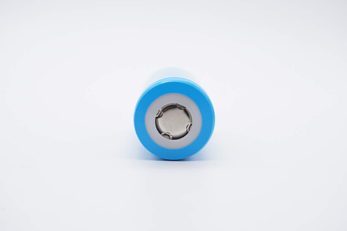 立方32700-S01 钠离子电芯：安全、稳定、高效的新能源选择-充电头网