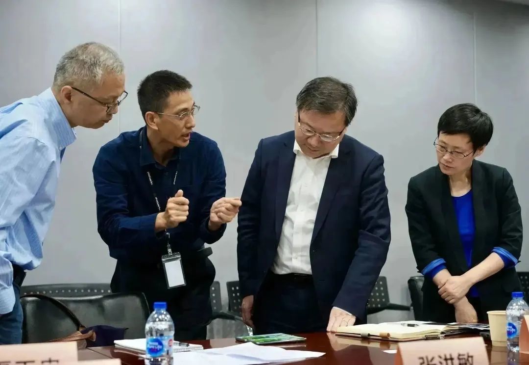 上海浦东新区副区长吴强调研逐点半导体