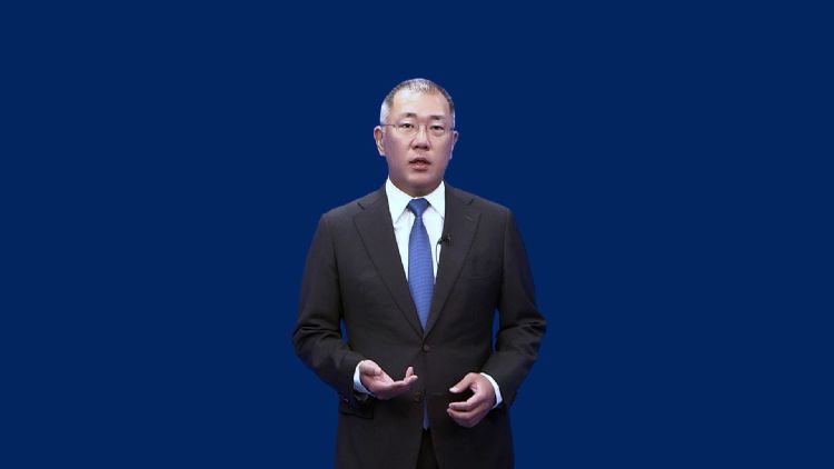 现代集团主席郑义宣表示，各国政府与企业应就气候变迁和能源问题，采取更大胆的措施。现代汽车集团