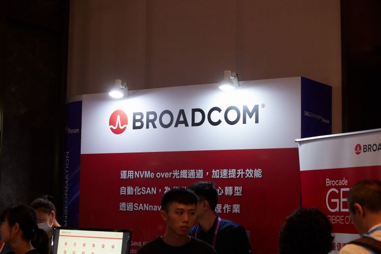 英国监管机构开始审查博通购并VMware交易案