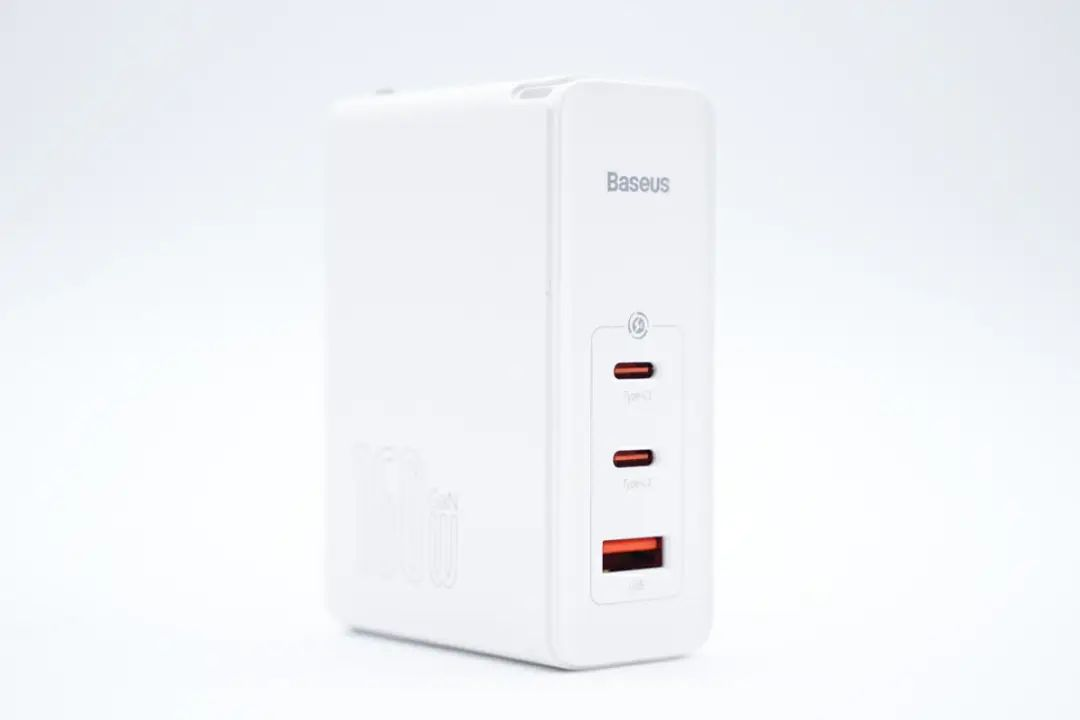 贝特932系列，倍思大功率氮化镓充电器第一道“安全网”