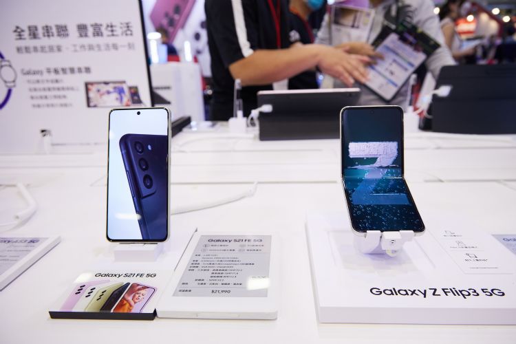 三星改变战略：下修目标出货量、专攻折叠机
