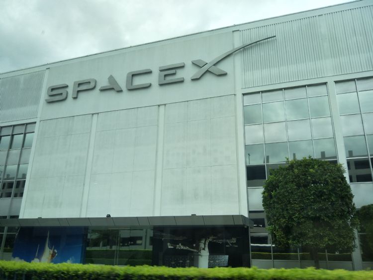 虽然SpaceX部署的低轨卫星数量最多，但唐凤表示政府不会只跟一家公司合作。庄衍松摄