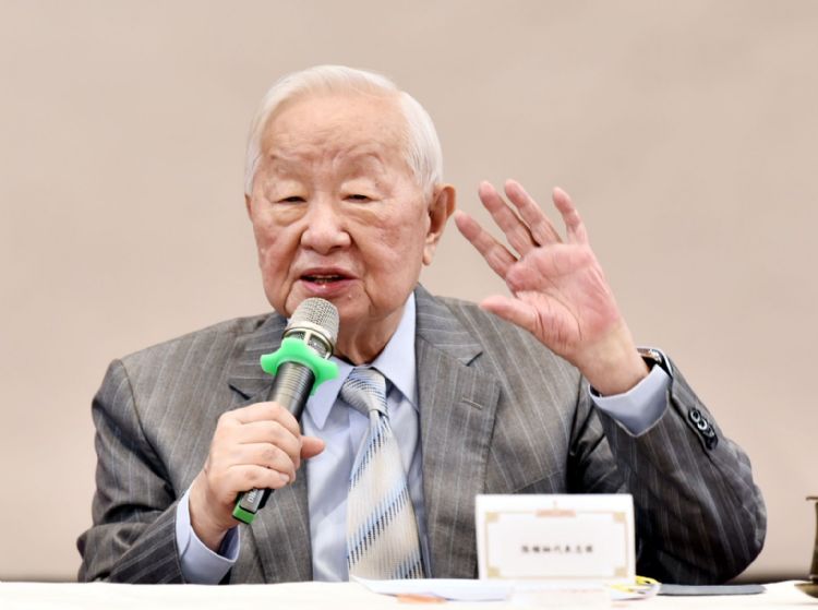 台积电创始人张忠谋21日说明参与2022亚太经济合作经济领袖会议成果，也分享会中闭门会议致词成果。李建梁摄