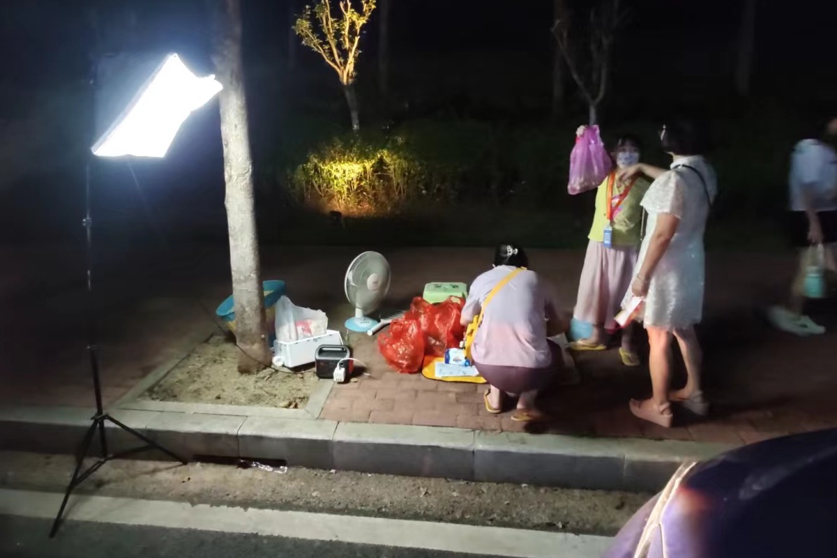 地摊经济红火，户外电源在地摊经济中发挥电力保障作用-充电头网