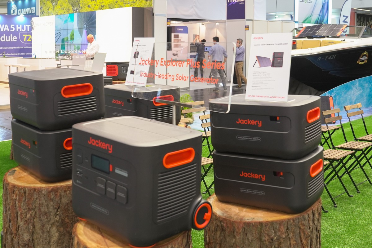 Jackery电小二携旗舰新品SG 2000 Plus亮相德国Intersolar Europe 2023-充电头网