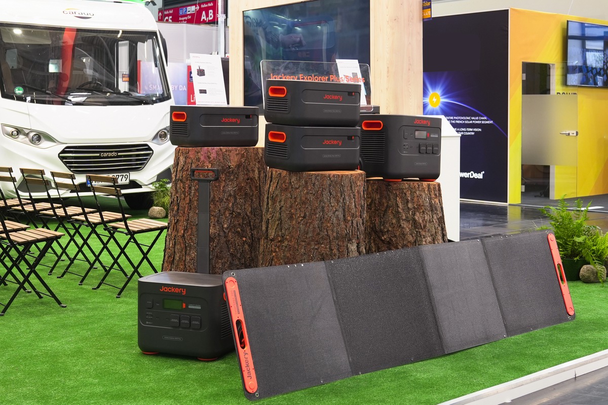 Jackery电小二携旗舰新品SG 2000 Plus亮相德国Intersolar Europe 2023-充电头网