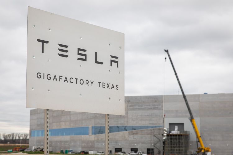 Tesla一手裁员 另一手持续招募新人力