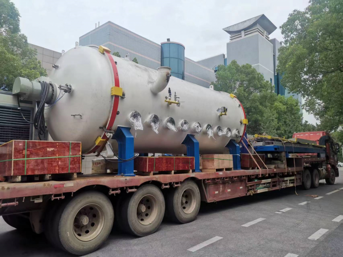 烁科热工公司首台碳化硅无压烧结炉完成出厂调试并顺利发货！