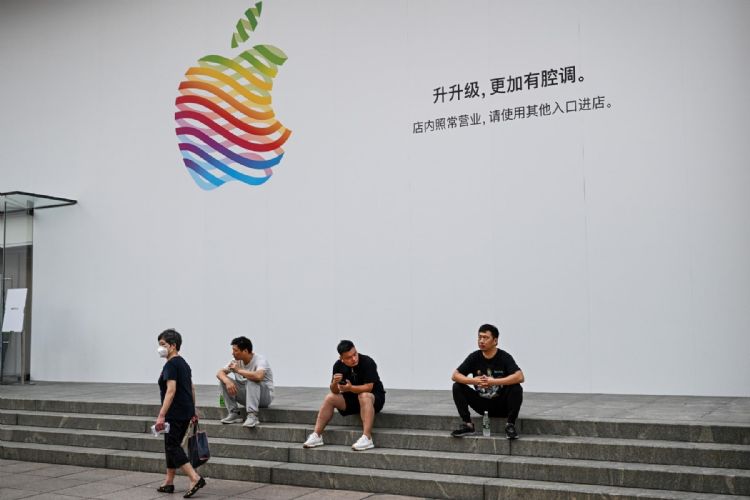 苹果在国内的门面虽然是直营门市，但国内对苹果的意义，更多在供应链的支持。法新社