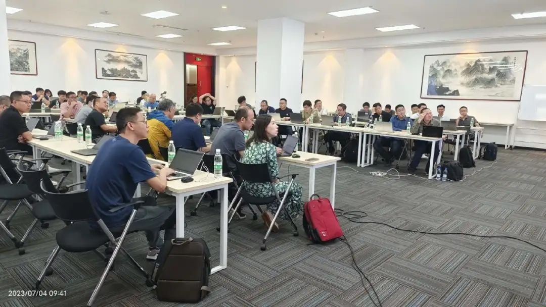 FCA会员单位出席TC626 WG1、WG2会议，为UFCS融合快充发展积极献策-充电头网