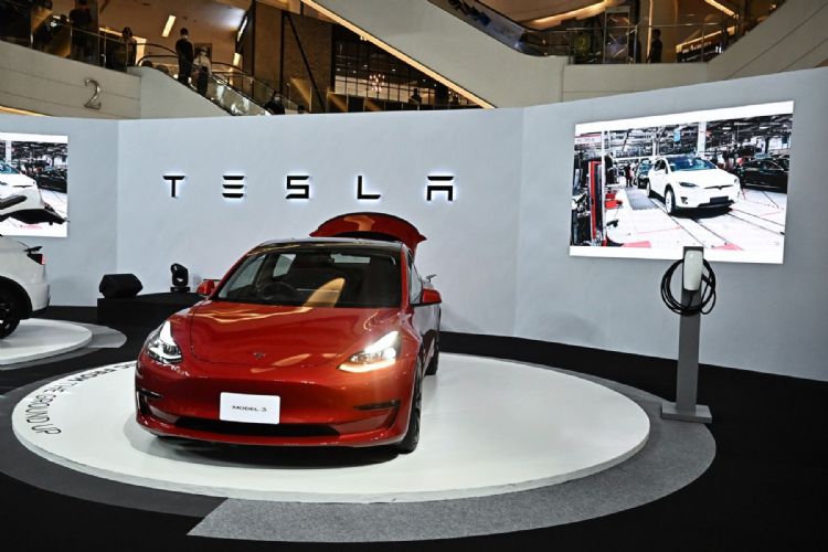 Tesla订单降至新低 二手车价再承压