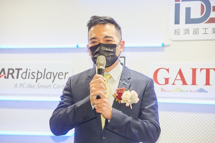 友达总经理柯富仁连任TDUA理事长。李建梁摄