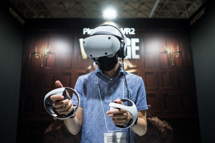 Sony将PSVR2上市首季出货目标由200万台大幅下调至100万台，并预期首年总出货量恐仅150万台。彭博