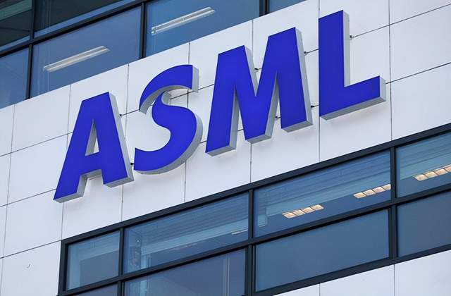翻转了，ASML将对中国大举出货100台光刻机，不再唯美国马首是瞻
