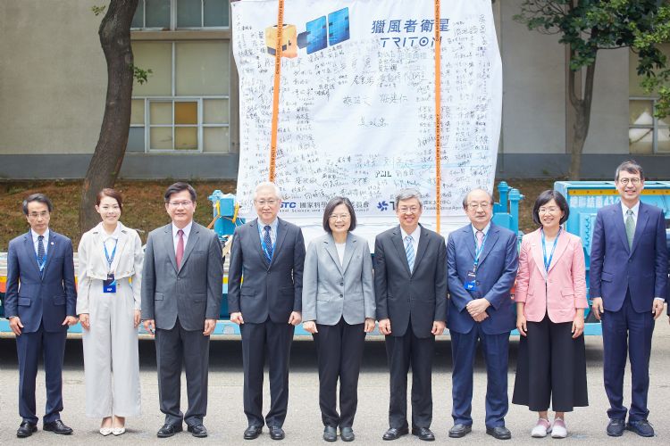 猎风者卫星14日出发前往圭亚那，包含总统蔡英文、行政院长陈建仁等官员到场参与。李建梁摄
